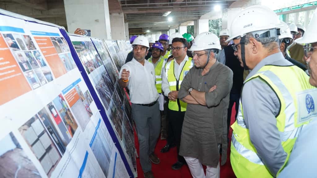 Hon’ble Minister of Railways, Shri Ashwini Vaishnaw along with Hon’ble Member of Parliament (Surat) Shri Mukesh Dalal visited under construction Surat  Bullet Train station and inspected track installation works on 27th September 2025